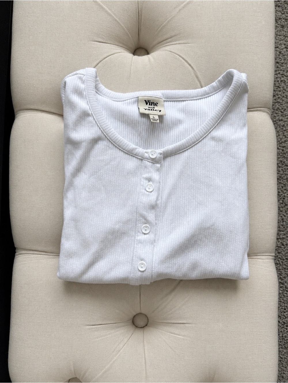 Vine and Valley White Ribbed Button-Front Short Sleeve Top - Size L
